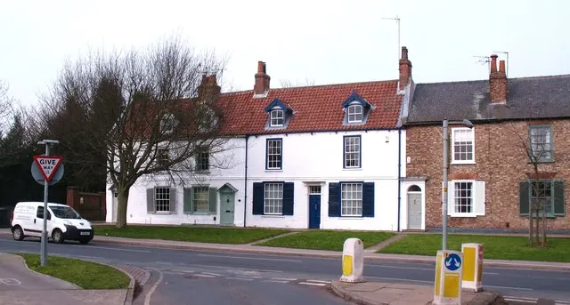 Cottages on the north side of Clifton Green